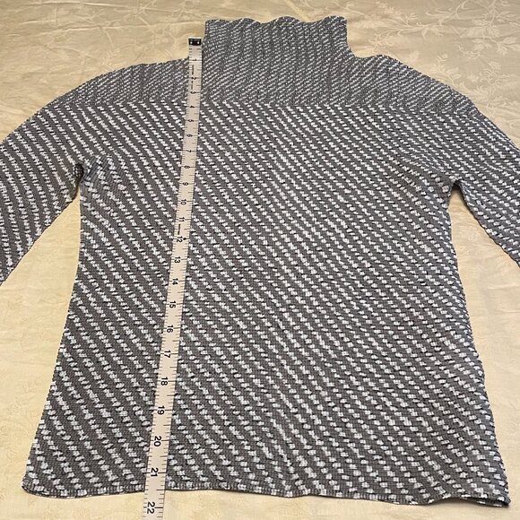Issey Miyake Mock Turtleneck Medium - Picture 3 of 5